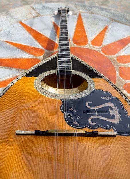 O Instrumento Musical De Cordas Gregas Nacional Bouzouki Encontra Se Em