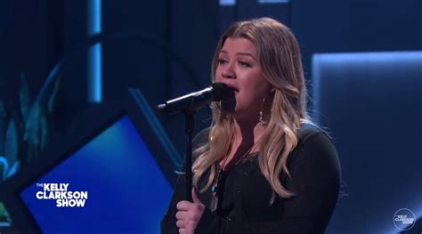 Kelly Clarkson Performs Emotional Cover Of Foolish Games With Jewel As