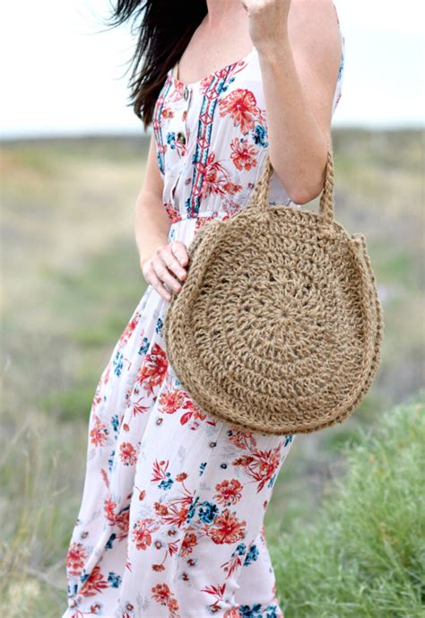 Crochet A Summer Circle Bag Pattern And Tutorial From Mama In A Stitch