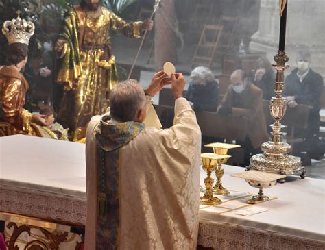 De rodillas también postura corporal en la liturgia Diócesis de Córdoba