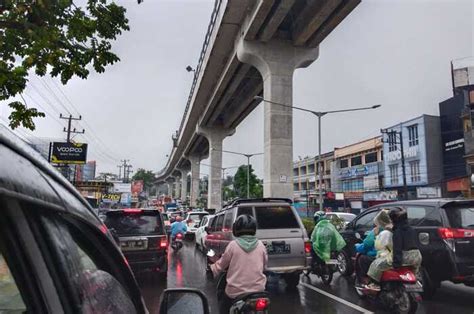 Hujan Sebentar Palembang Macet Panjang