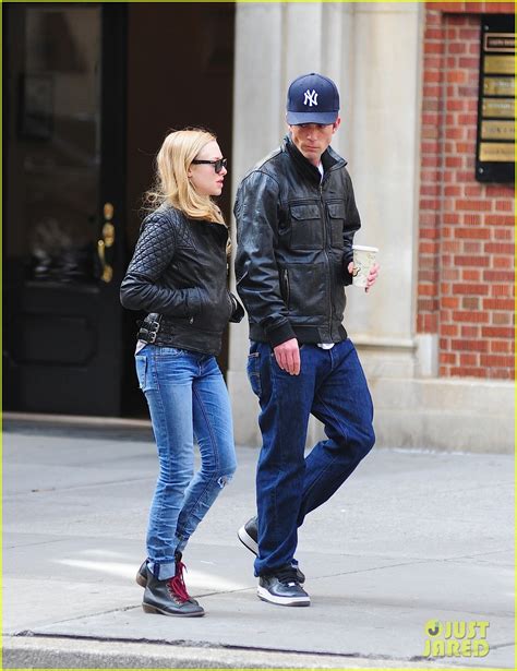 Amanda Seyfried & Desmond Harrington: Sidewalk Sitdown!: Photo 2740085 | Amanda Seyfried Photos ...