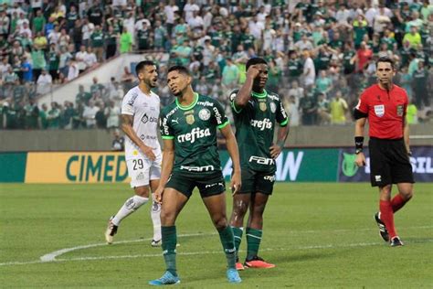 Em crise Palmeiras tem estratégia para blindar elenco de críticas