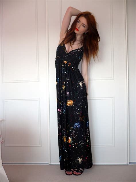 Hannah Louise Fashion | a fashion, style and beauty blog: Galaxy print dress @ AX Paris