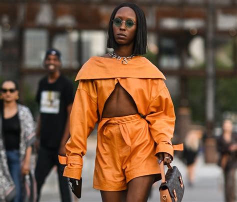 We Re Here For These Bare Midriff Street Style Looks Spotted At New