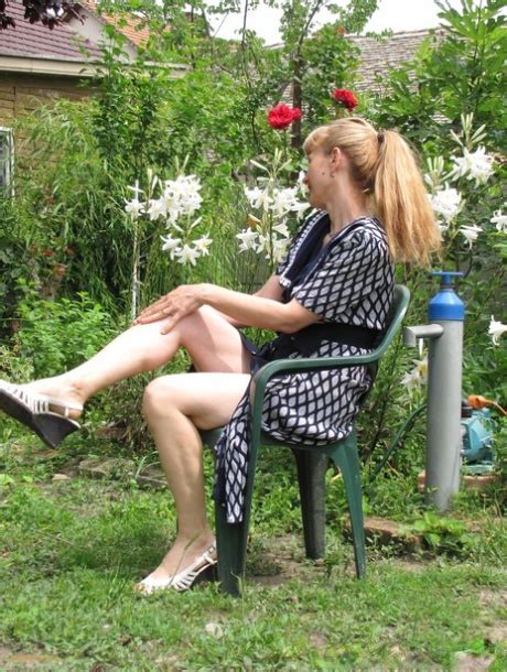 Sexy Mature Amateur Doris Dawn Unveils Her Cute Boobs And Poses Naked Outdoors CoedCherry