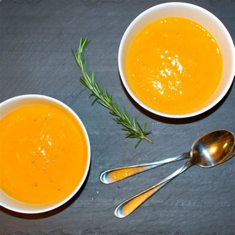 Soupe crémeuse de courge butternut au lait de coco Recettes24