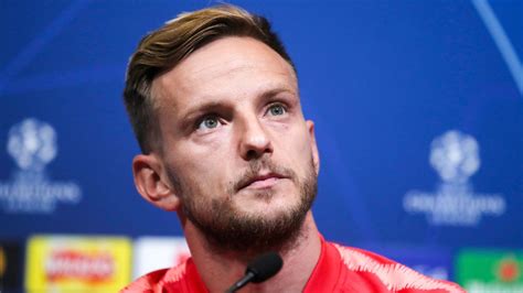 Mercato Barcelone Ivan Rakitic Jette Un Norme Froid Sur Son Avenir