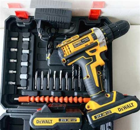 Шуруповерт 21 вольт с битами Девольт Москва | Автозапчасти | Festima.Ru ...