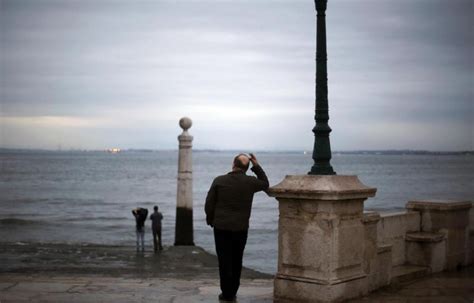 Homem de 68 anos que caiu ao Rio Tejo está livre de perigo TVI Notícias