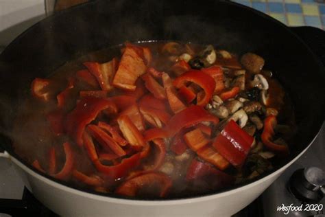 WesFood Herr Westerhausen kocht Pörkölt Gulasch ungarischer Art