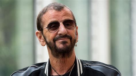 Ringo Starr Y Mark Hamill Rinden Homenaje A George Harrison En El Video