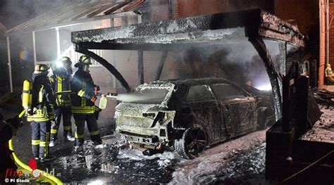 D Auto Brennt Unter Carport Feuer Erfasst Auch Dachstuhl Des Hauses