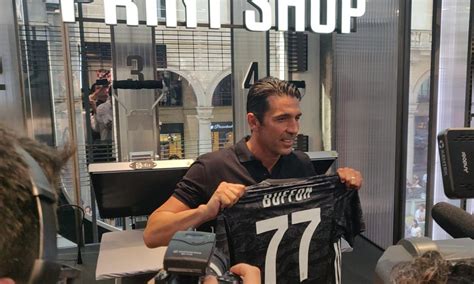 Juve Buffon Ha Scelto La Maglia Numero 77 FOTO Serie A Calciomercato