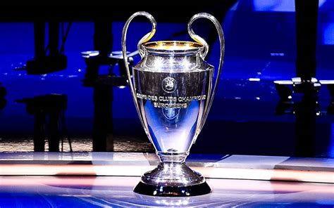 Champions Ed Europa League Le Coppe In Mostra Nei Negozi Sky Sky Sport