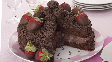 Bolo de brigadeiro com morango