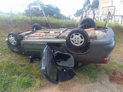 Motorista de 40 anos morre após capotar carro em avenida de Agudos