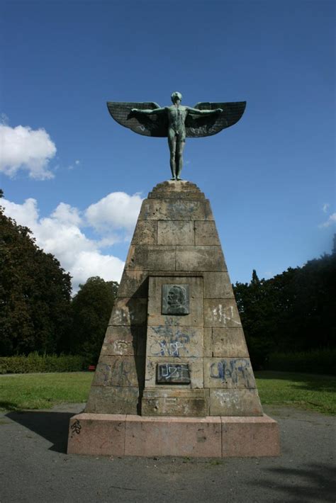 Lilienthal Denkmal Bildhauerei In Berlin