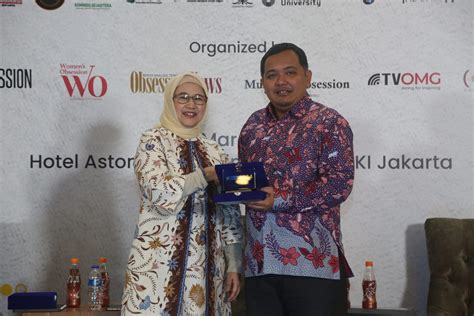 Bangkitkan UMKM JNE Diganjar Penghargaan UMKM SUMMIT Awards 2024