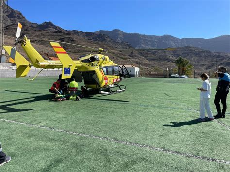 Fotos Sucesos En Canarias Un Hombre Cae De Un Rbol De Varios Metros