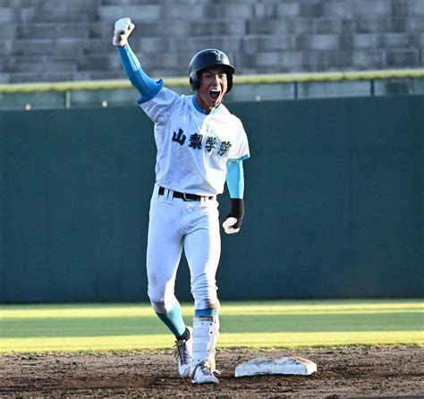 ＜山梨学院・桐光学園＞延長11回、勝ち越し二塁打を放った山梨学院の針尾（撮影・村井 樹） ― スポニチ Sponichi Annex 野球