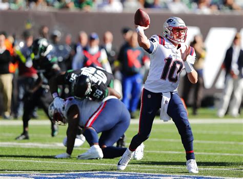 Mac Jones Stays On Field Warms Up In Patriots Win