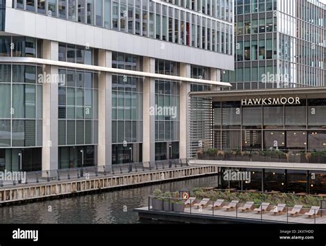 Waterside Bar Canary Wharf London Hi Res Stock Photography And Images