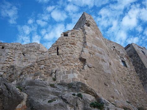 Masyaf Castle in Syria: One of the main strongholds of the infamous ...