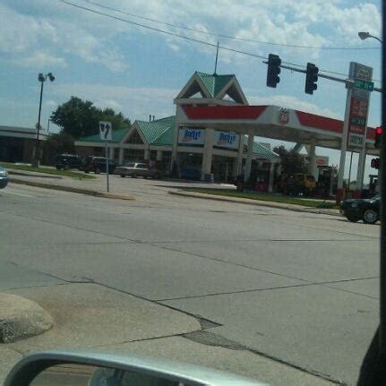 Bucky's Express Convenience Store - Gas Station / Garage in Millard