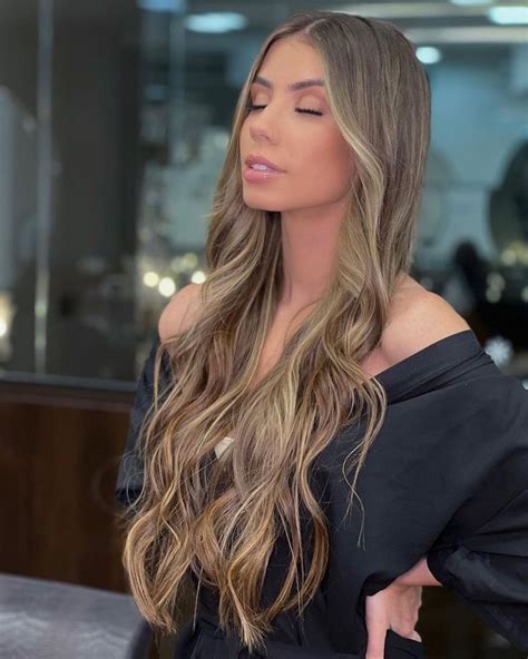 Maria Lina No Sal O De Beleza Cabelo Longo Ondulado Morena Iluminada