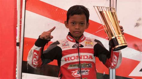 Foto Lucu Alasan Pembalap Cilik Idolakan Marquez Ketimbang Rossi