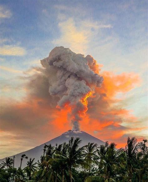 Mount Agung Eruption In Bali Indonesia R Beamazed