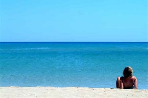 7 Ways to Relax at the Beach