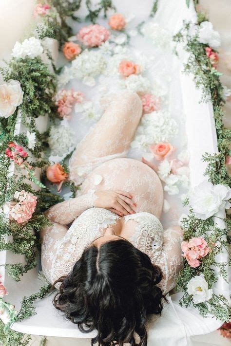 Milk Bath Maternity Photo Ideas And Inspiration Fallmilkbath In 2020 Maternity Photography