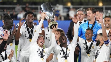 Momen Real Madrid Angkat Tropi Piala Super Eropa Untuk Kelima Kalinya