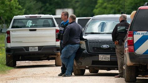 Au Texas 200 Policiers Traquent Un Homme Accusé Davoir Tué Plusieurs Voisins Lindécapant