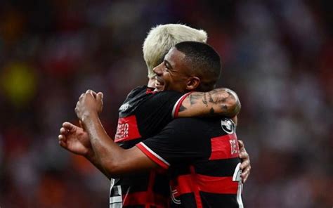 Flamengo avança para semifinal e volta a liderar o Carioca confira a