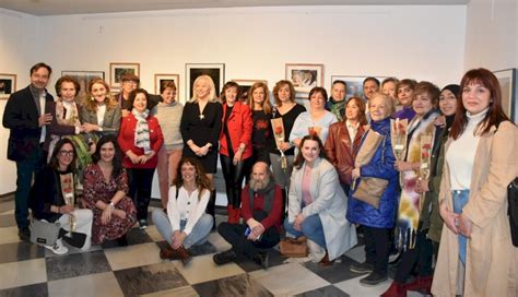 Una exposición visibiliza el papel de 37 mujeres de la sociedad