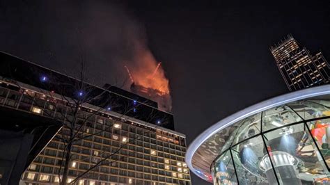 Galerie foto Incendiu devastator în Hong Kong Un zgârie nori de 42 de