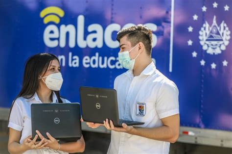 Gobierno Reitera Que Entrega De Computadoras A Estudiantes Del Sector