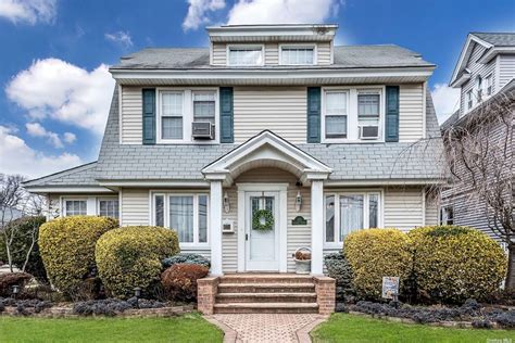 Lynbrook, NY Real Estate - Lynbrook Homes for Sale | realtor.com®