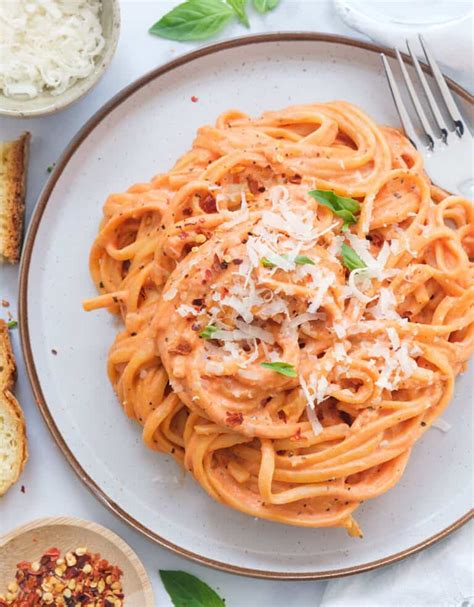 Tomato Pasta Sauce with Cream cheese - The clever meal