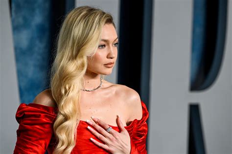 Galerie Foto Gigi Hadid amendată după ce a fost arestată pentru