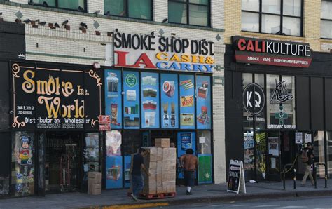 La City Attorney Calls For Ban On Sale Of Flavored Tobacco Cbs Los