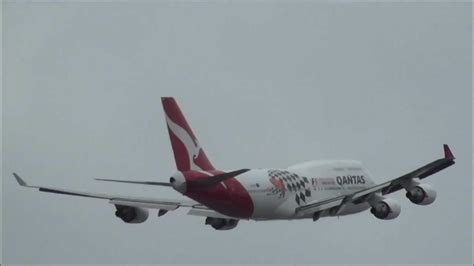 Qantas Airlines F 1 Formula Grand Prix 2012 B747 400 [vh Oeb] Takeoff At 34l Runway Sydney