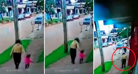 Argentina Violencia Infantil Foto Viral Madre Es Captada Golpeando A