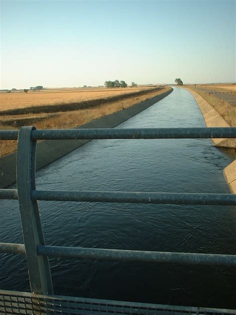 En La Carretera Villamunnio Es Canal De Los Payuelos A Su Flickr