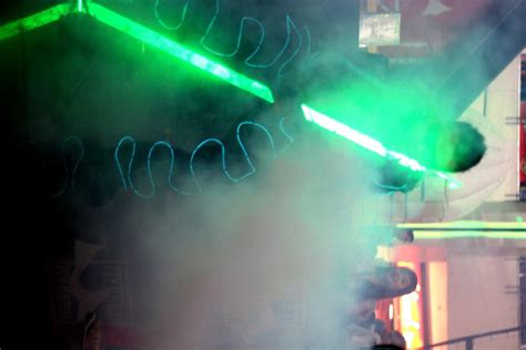 Laserman Wows Crowd at Market Market (Video) | Starmometer