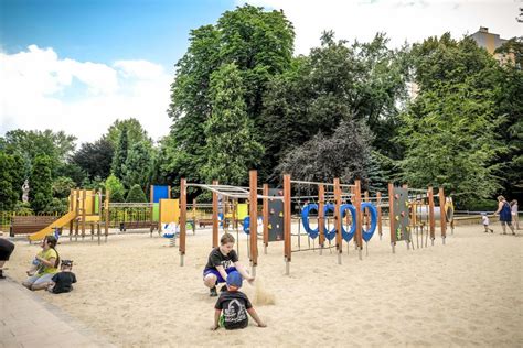 W Parku Róż powstał nowy ogromny plac zabaw