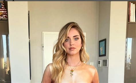 Chiara Ferragni Da Censura In Nude Look Su Instagram